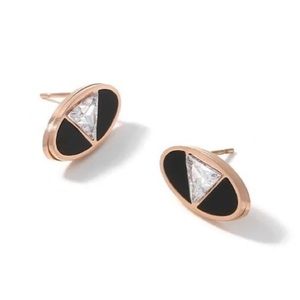 Oval stud earrings